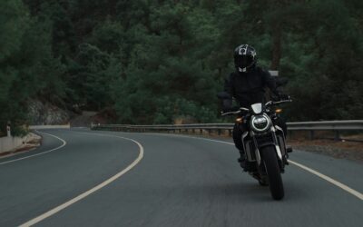 Ride safe with these motorcycle tips 🏍️